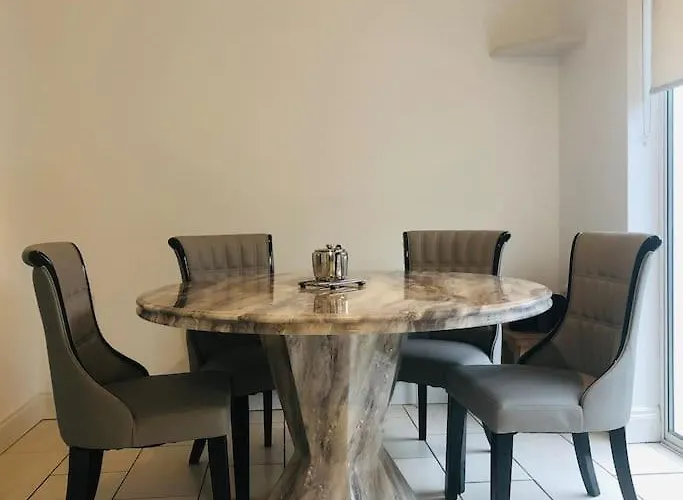 Townhouse Clifden: Located In The Heart Of Connemara Tatil Evi Clifden